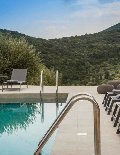 villa-nadoria-ιθάκη-πισίνα