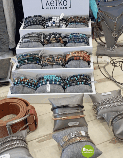 Vivian's Chest, Ιθάκη