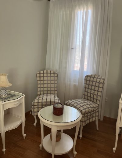 Yellow House, Βαθύ, Ιθάκης