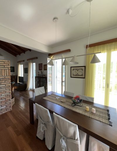 Yellow House, Βαθύ, Ιθάκης